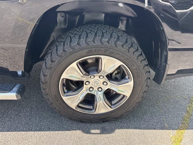 2023 Diamond Black Crystal Pearlcoat Ram 1500 Laramie 4X4 Truck