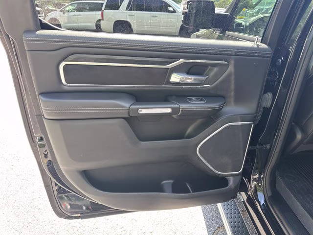 2023 Diamond Black Crystal Pearlcoat Ram 1500 Laramie 4X4 Truck