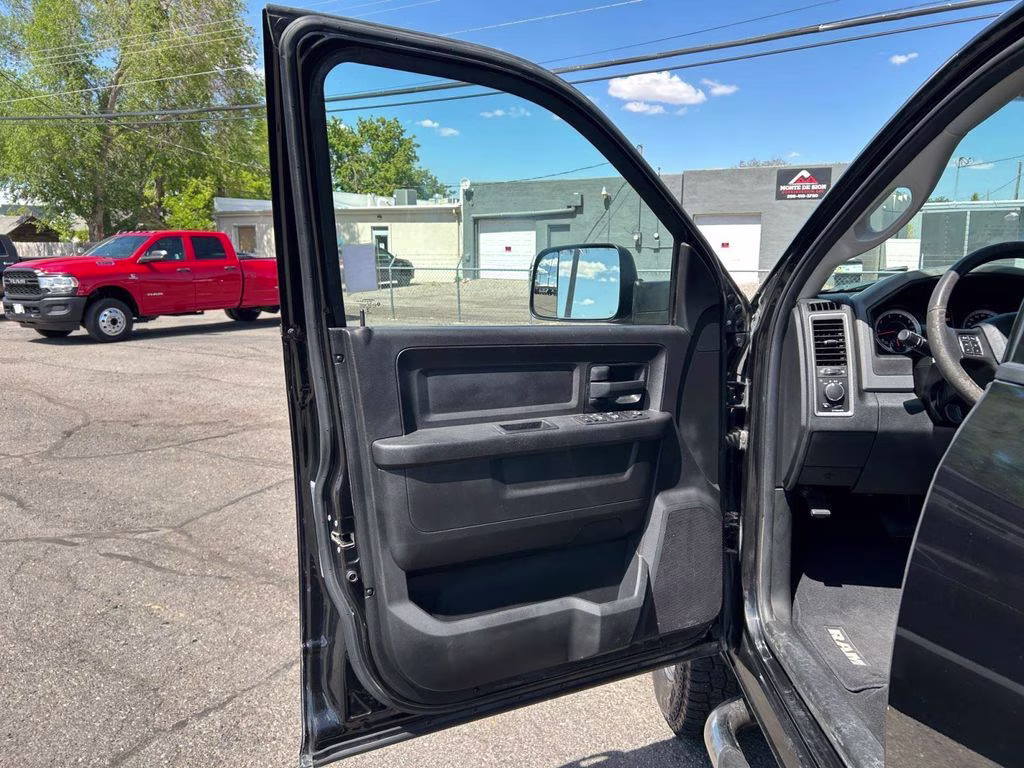 2018 Brilliant Black Crystal Pearlcoat Ram 2500 Tradesman 4X4 Truck