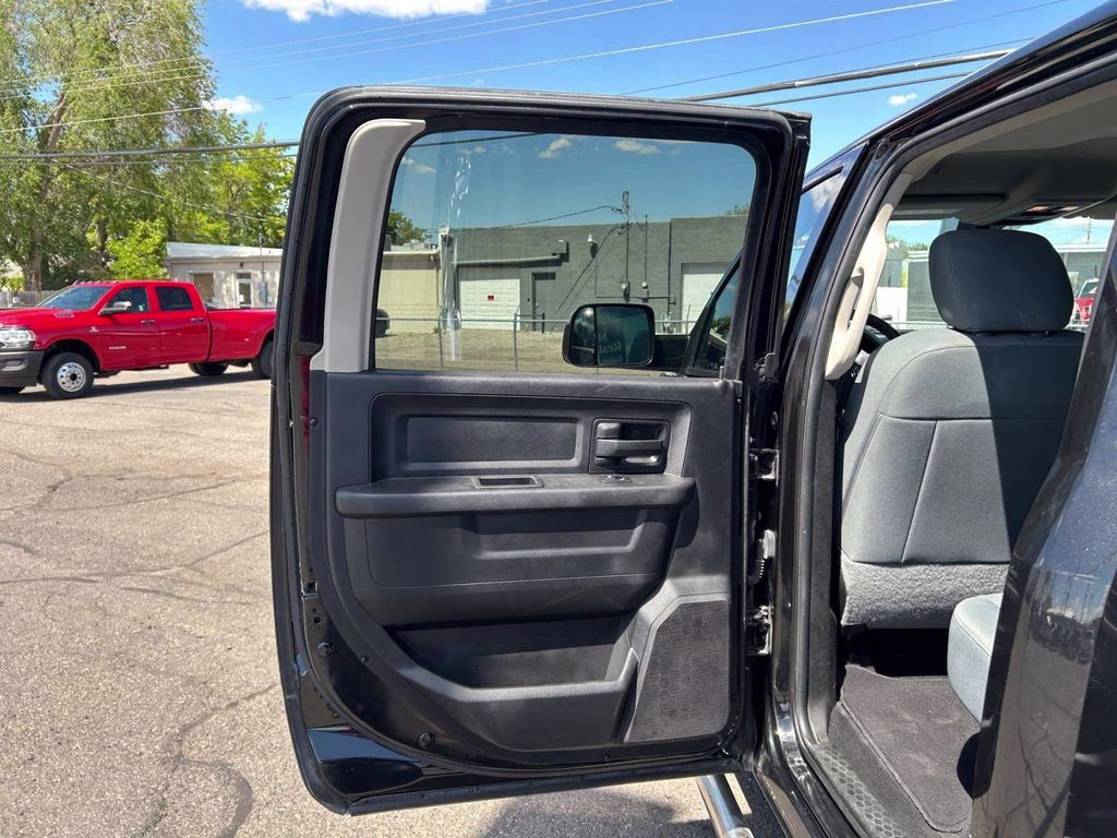 2018 Brilliant Black Crystal Pearlcoat Ram 2500 Tradesman 4X4 Truck
