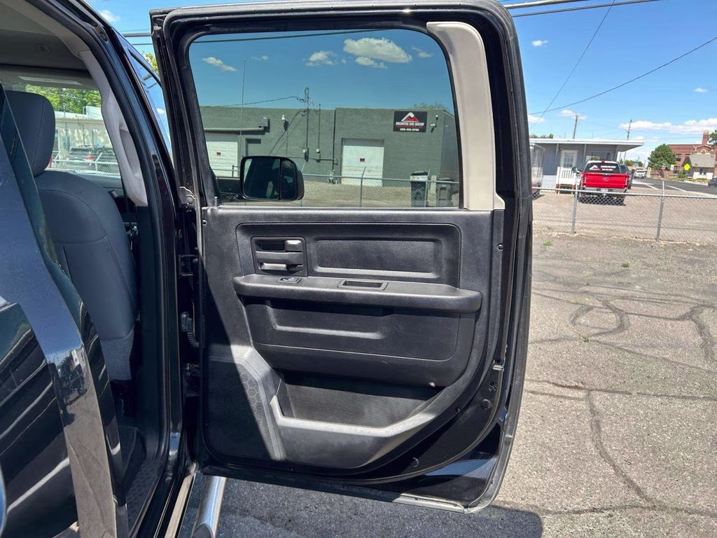 2018 Brilliant Black Crystal Pearlcoat Ram 2500 Tradesman 4X4 Truck