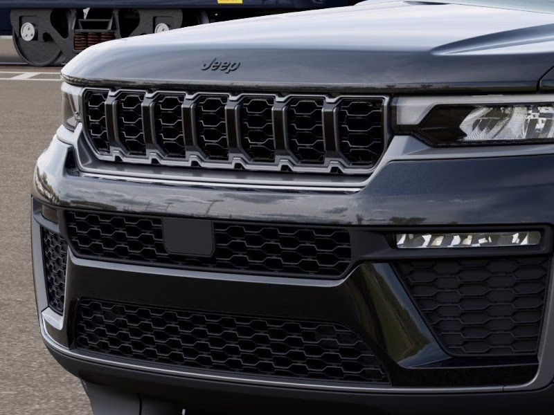 2026 Diamond Black Crystal Pearlcoat Jeep Grand Cherokee Limited 4X4 SUV