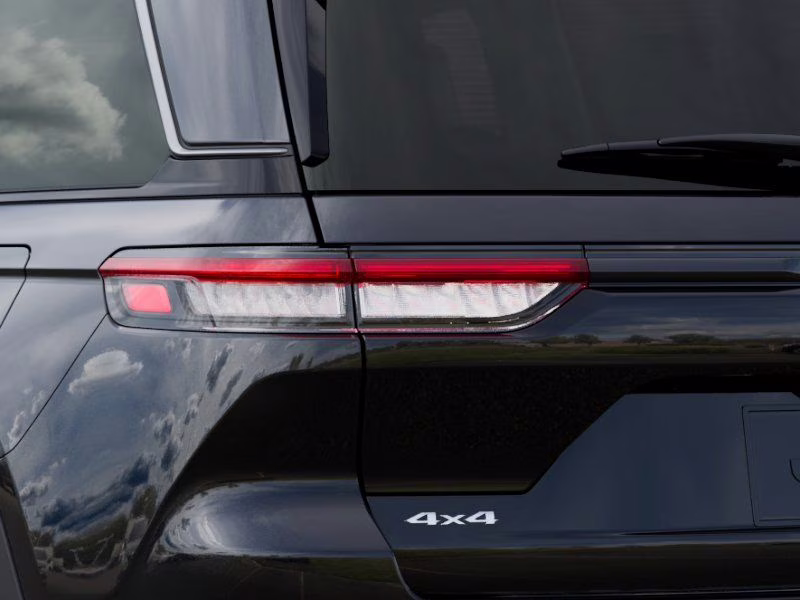 2026 Diamond Black Crystal Pearlcoat Jeep Grand Cherokee Limited 4X4 SUV