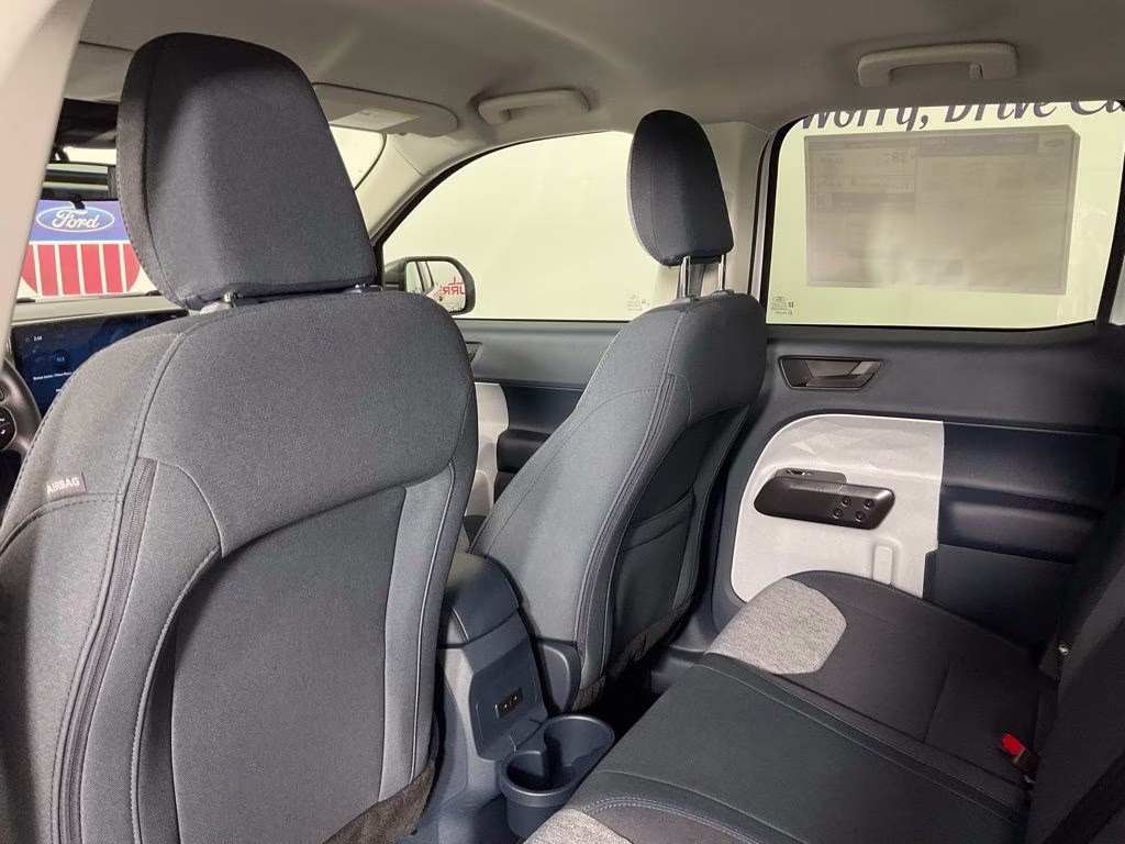 2026 Oxford White Ford Maverick XLT FWD Truck