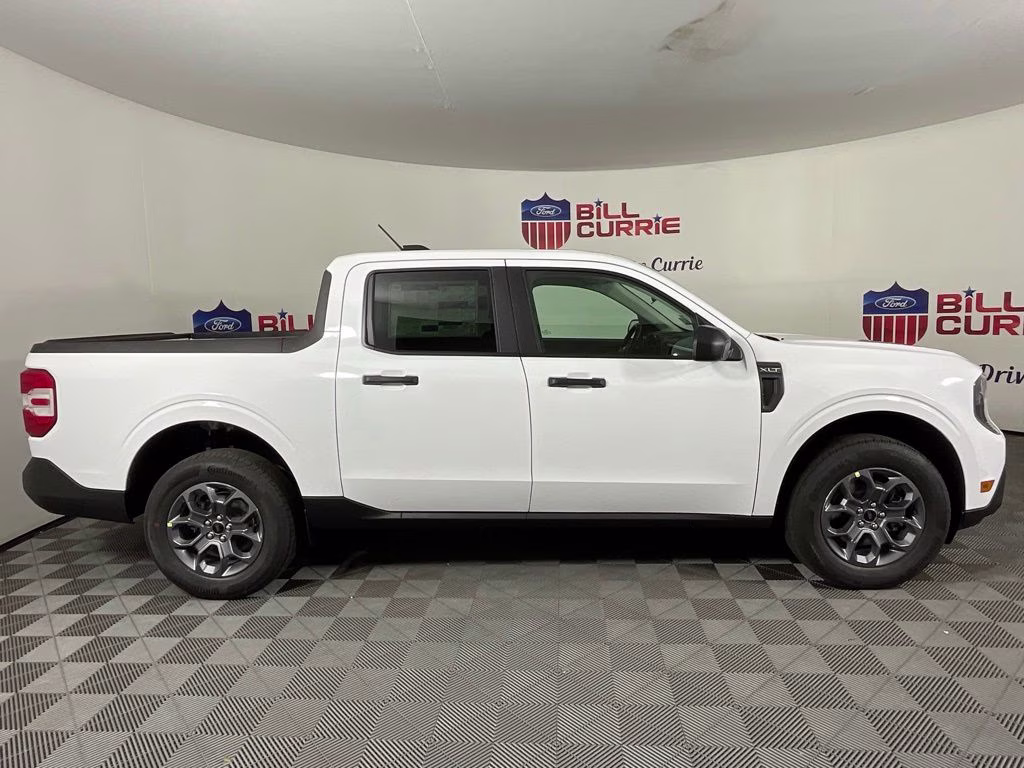 2026 Oxford White Ford Maverick XLT FWD Truck
