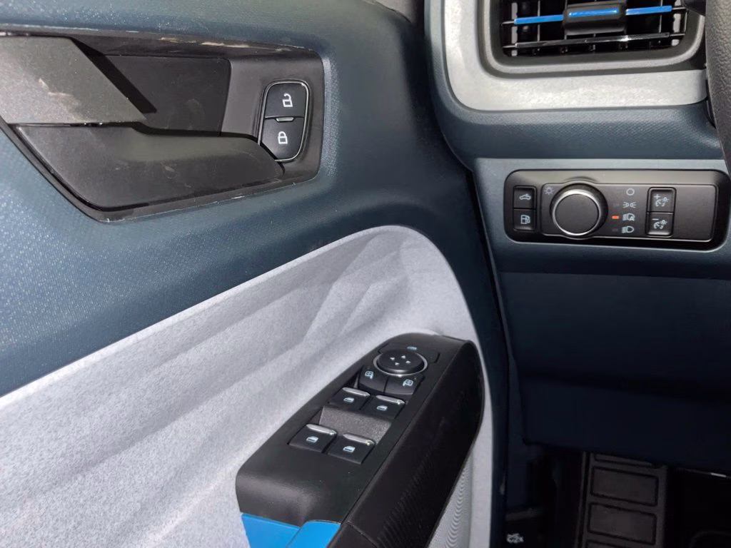 2026 Oxford White Ford Maverick XLT FWD Truck