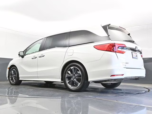 2022 Platinum White Pearl Honda Odyssey Elite FWD Van