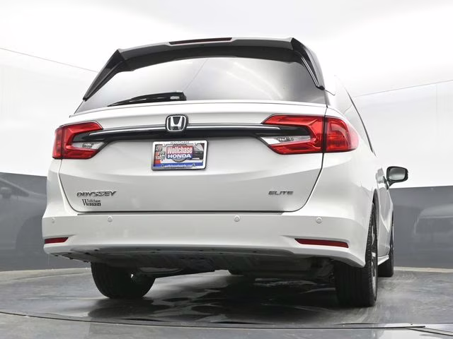 2022 Platinum White Pearl Honda Odyssey Elite FWD Van