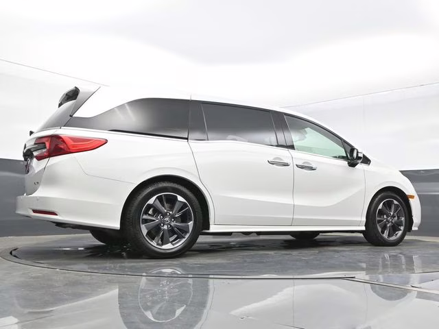 2022 Platinum White Pearl Honda Odyssey Elite FWD Van