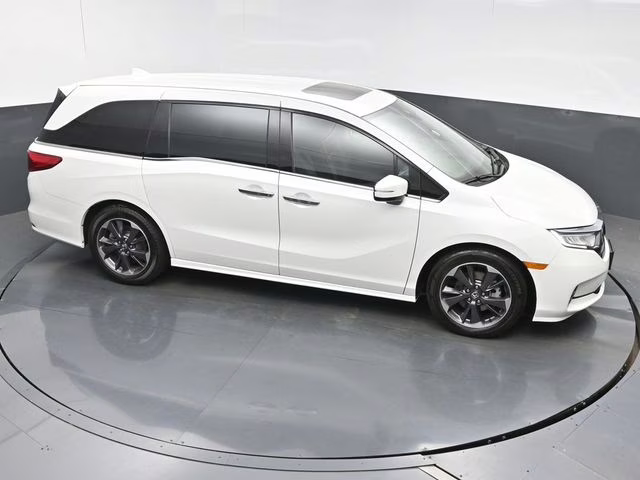 2022 Platinum White Pearl Honda Odyssey Elite FWD Van
