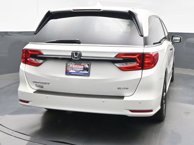 2022 Platinum White Pearl Honda Odyssey Elite FWD Van