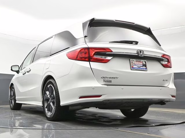 2022 Platinum White Pearl Honda Odyssey Elite FWD Van