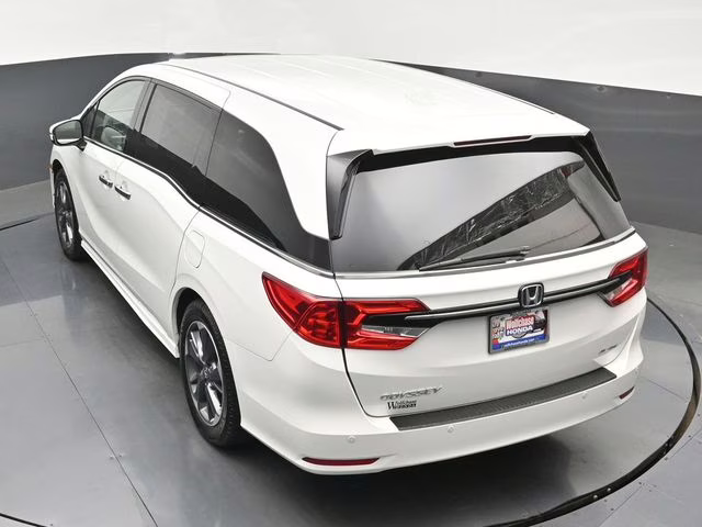2022 Platinum White Pearl Honda Odyssey Elite FWD Van