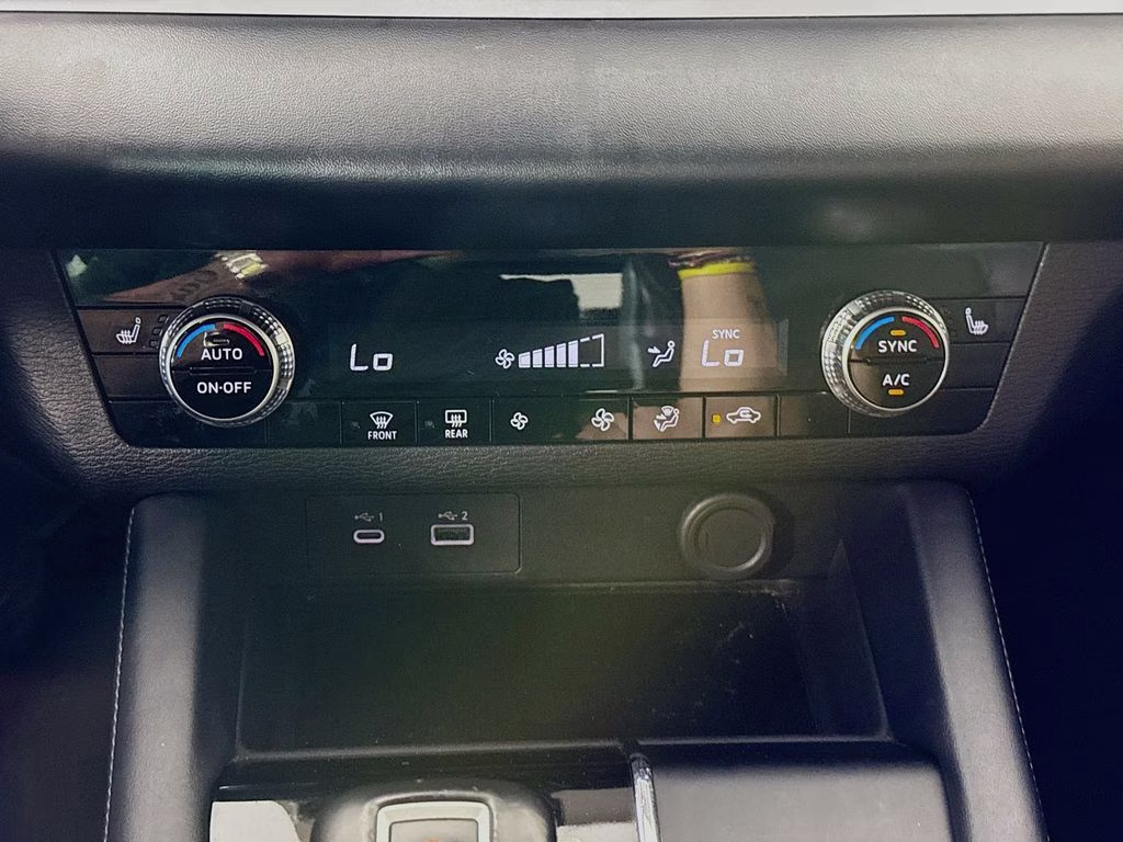 2023 Alloy Silver Metallic Mitsubishi Outlander SE FWD SUV