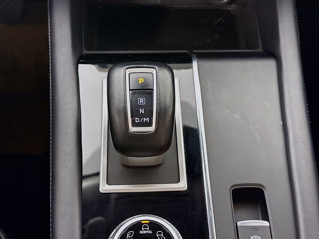 2023 Alloy Silver Metallic Mitsubishi Outlander SE FWD SUV