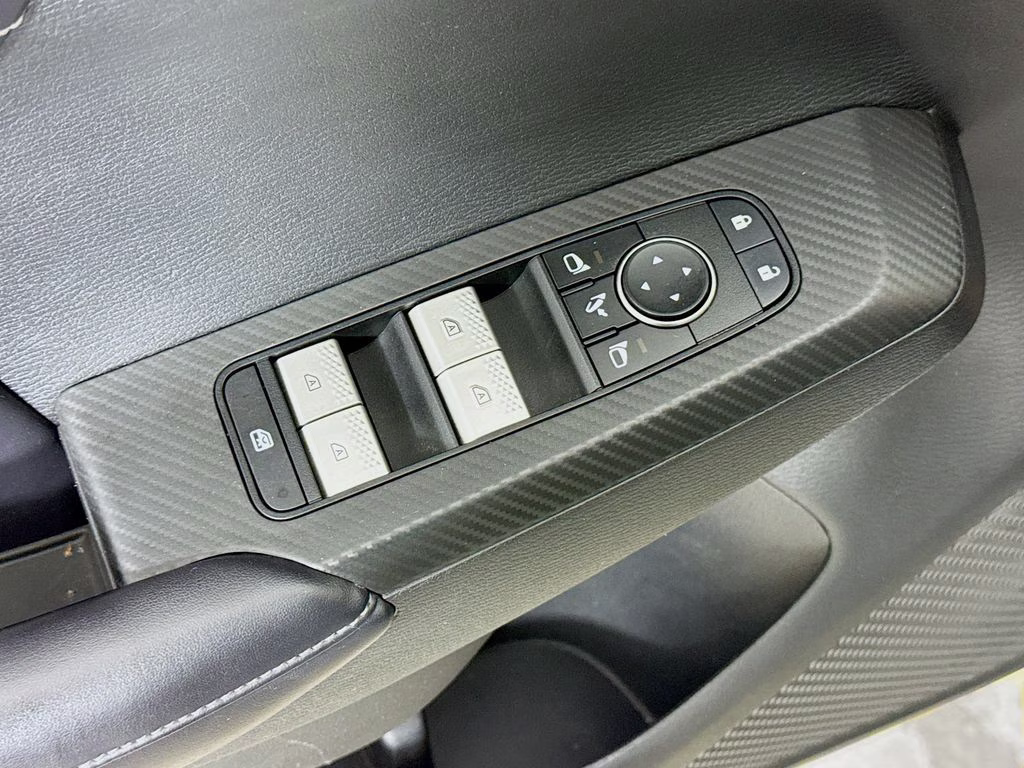 2023 Alloy Silver Metallic Mitsubishi Outlander SE FWD SUV