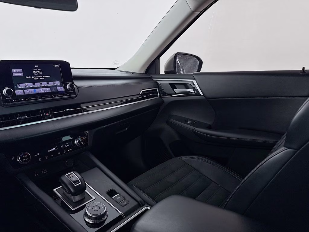 2023 Alloy Silver Metallic Mitsubishi Outlander SE FWD SUV