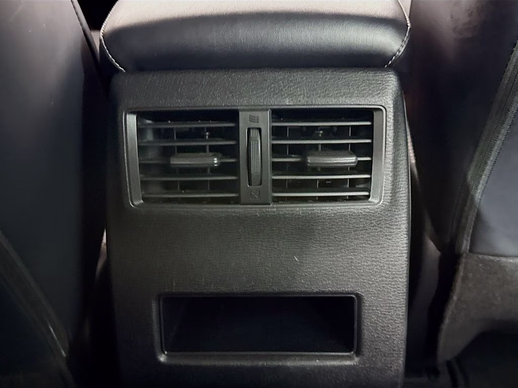 2023 Alloy Silver Metallic Mitsubishi Outlander SE FWD SUV