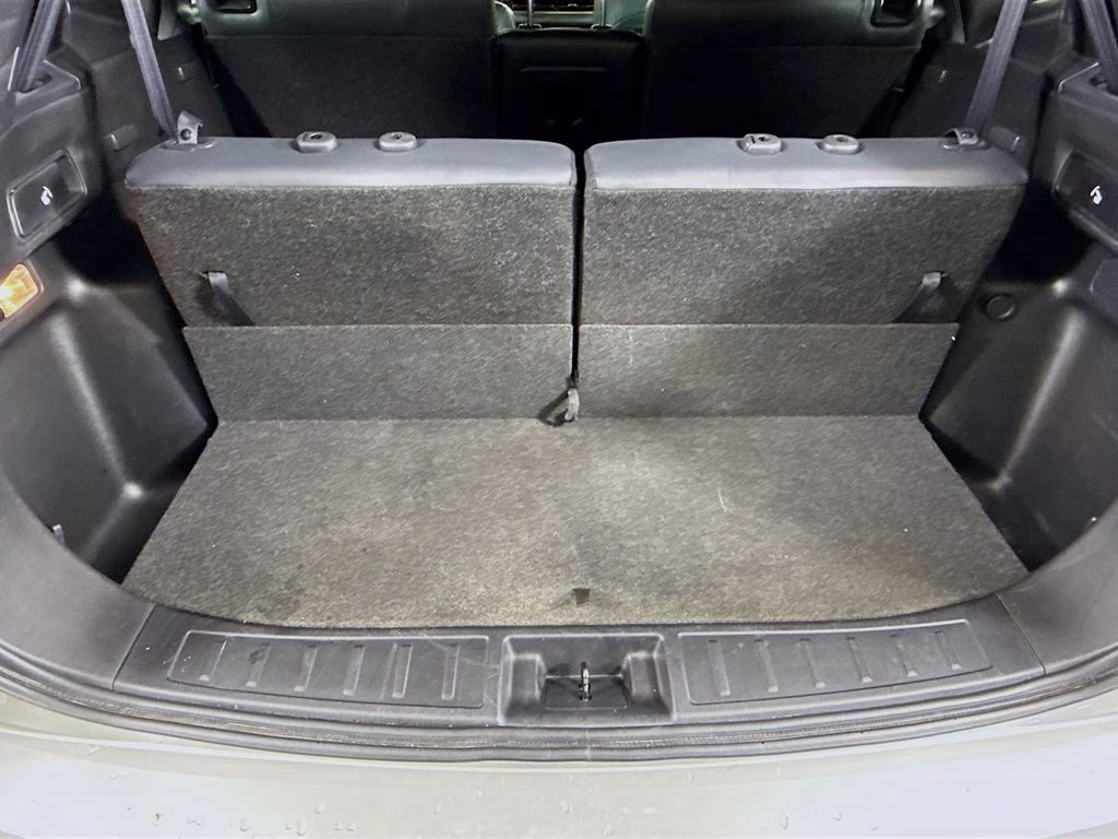 2023 Alloy Silver Metallic Mitsubishi Outlander SE FWD SUV