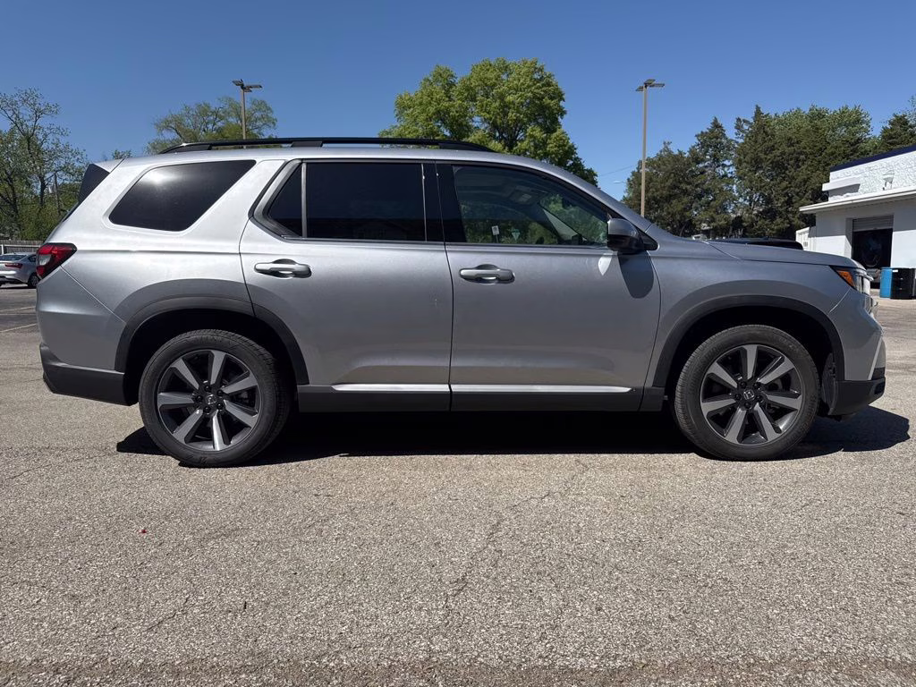 2025 Lunar Silver Metallic Honda Pilot Touring AWD SUV
