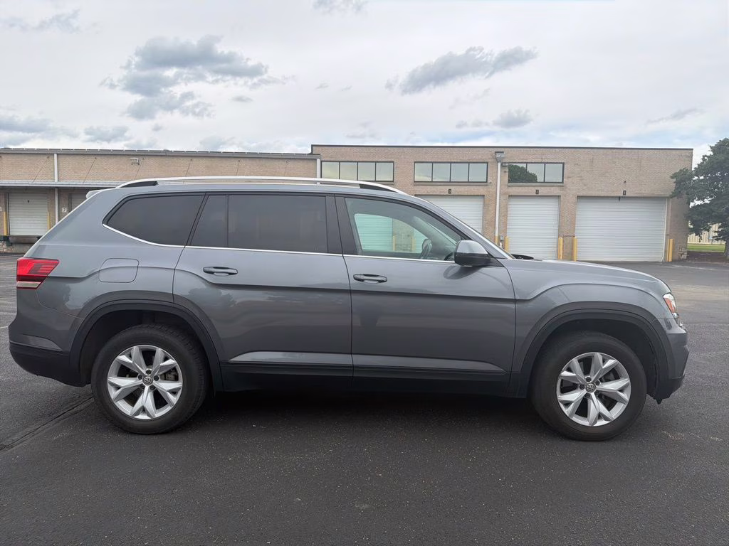 2019 Platinum Gray Metallic Volkswagen Atlas 3.6L V6 SE AWD SUV