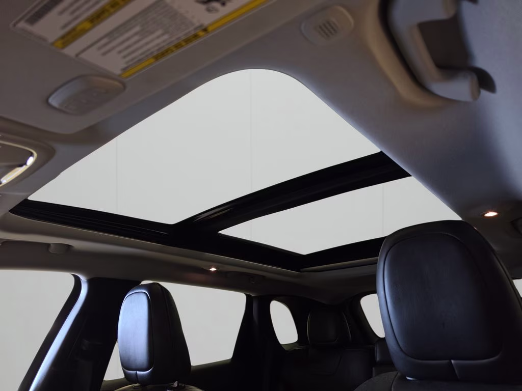 2022 Sting-Gray Clearcoat Jeep Cherokee Limited 4X4 SUV
