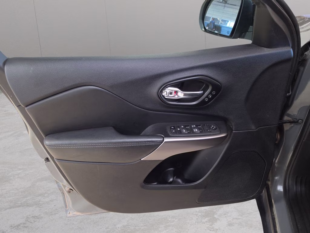 2022 Sting-Gray Clearcoat Jeep Cherokee Limited 4X4 SUV