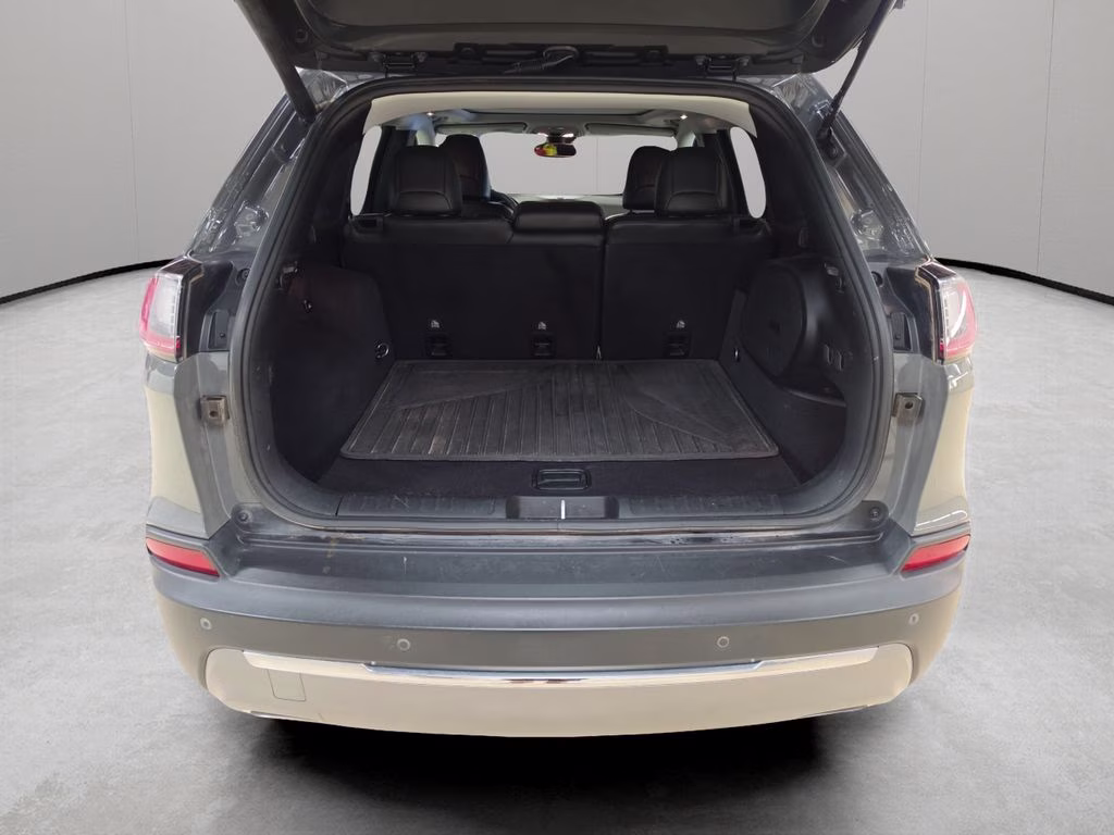 2022 Sting-Gray Clearcoat Jeep Cherokee Limited 4X4 SUV