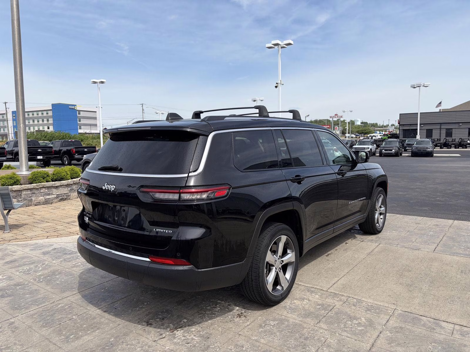 2021 Bright White Clearcoat Jeep Grand Cherokee L Limited 4X4 SUV