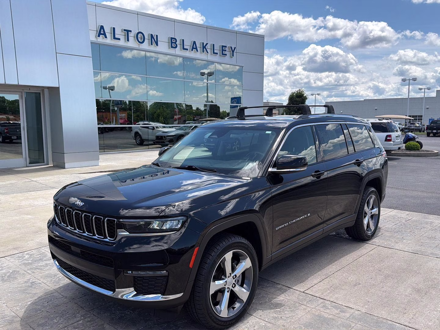 2021 Bright White Clearcoat Jeep Grand Cherokee L Limited 4X4 SUV