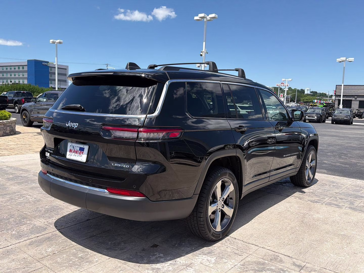 2021 Bright White Clearcoat Jeep Grand Cherokee L Limited 4X4 SUV
