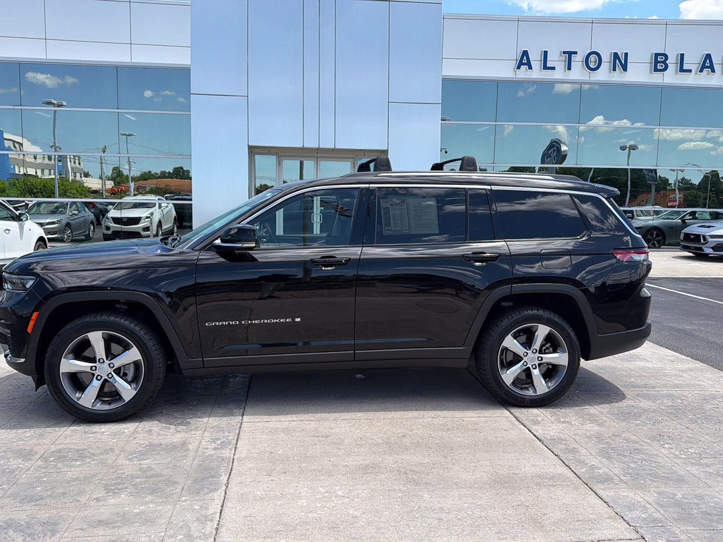 2021 Bright White Clearcoat Jeep Grand Cherokee L Limited 4X4 SUV