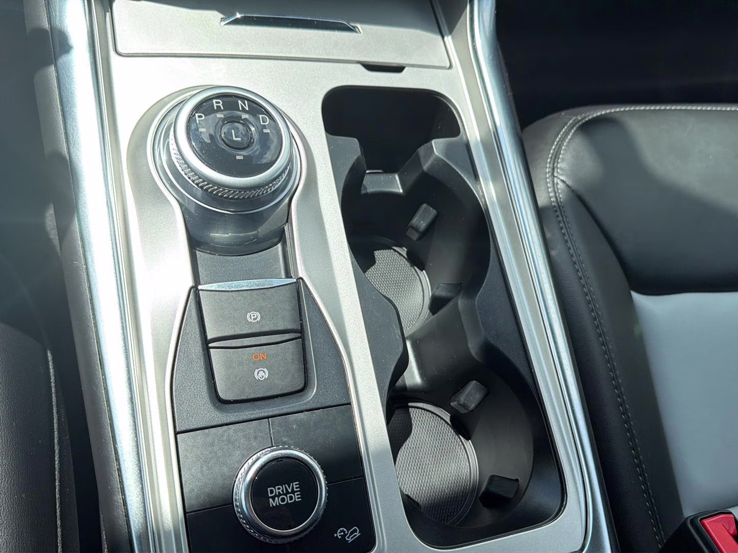 2022 Iconic Silver Ford Explorer XLT 4X4 SUV