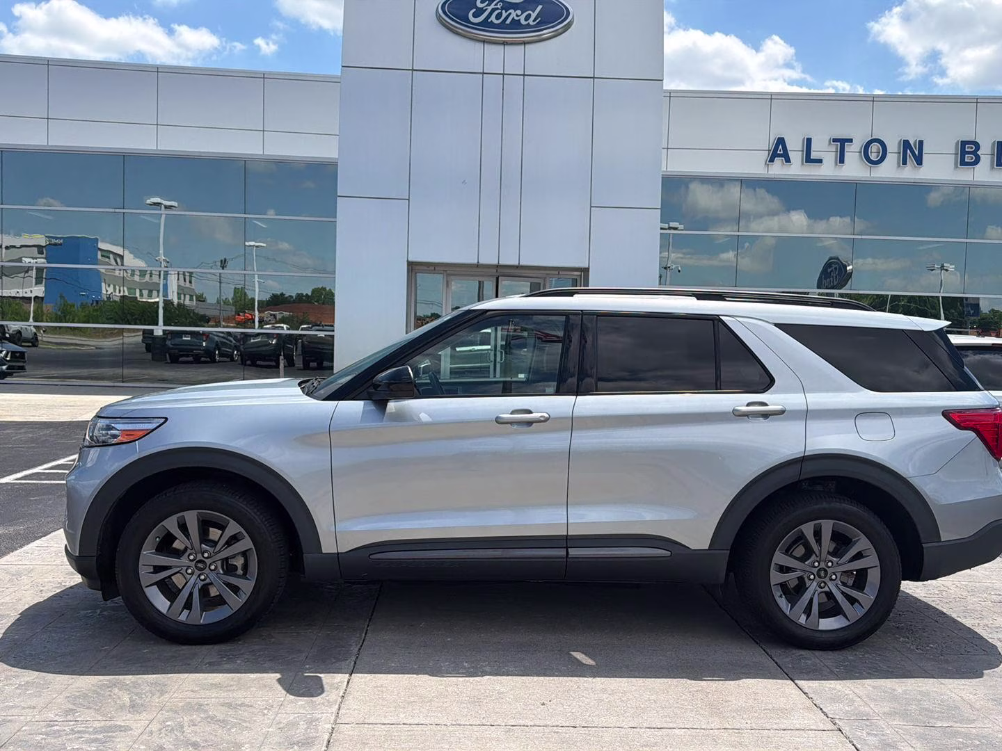 2022 Iconic Silver Ford Explorer XLT 4X4 SUV