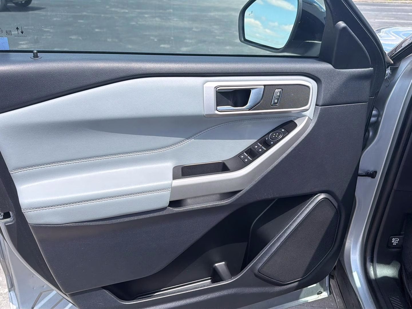 2022 Iconic Silver Ford Explorer XLT 4X4 SUV