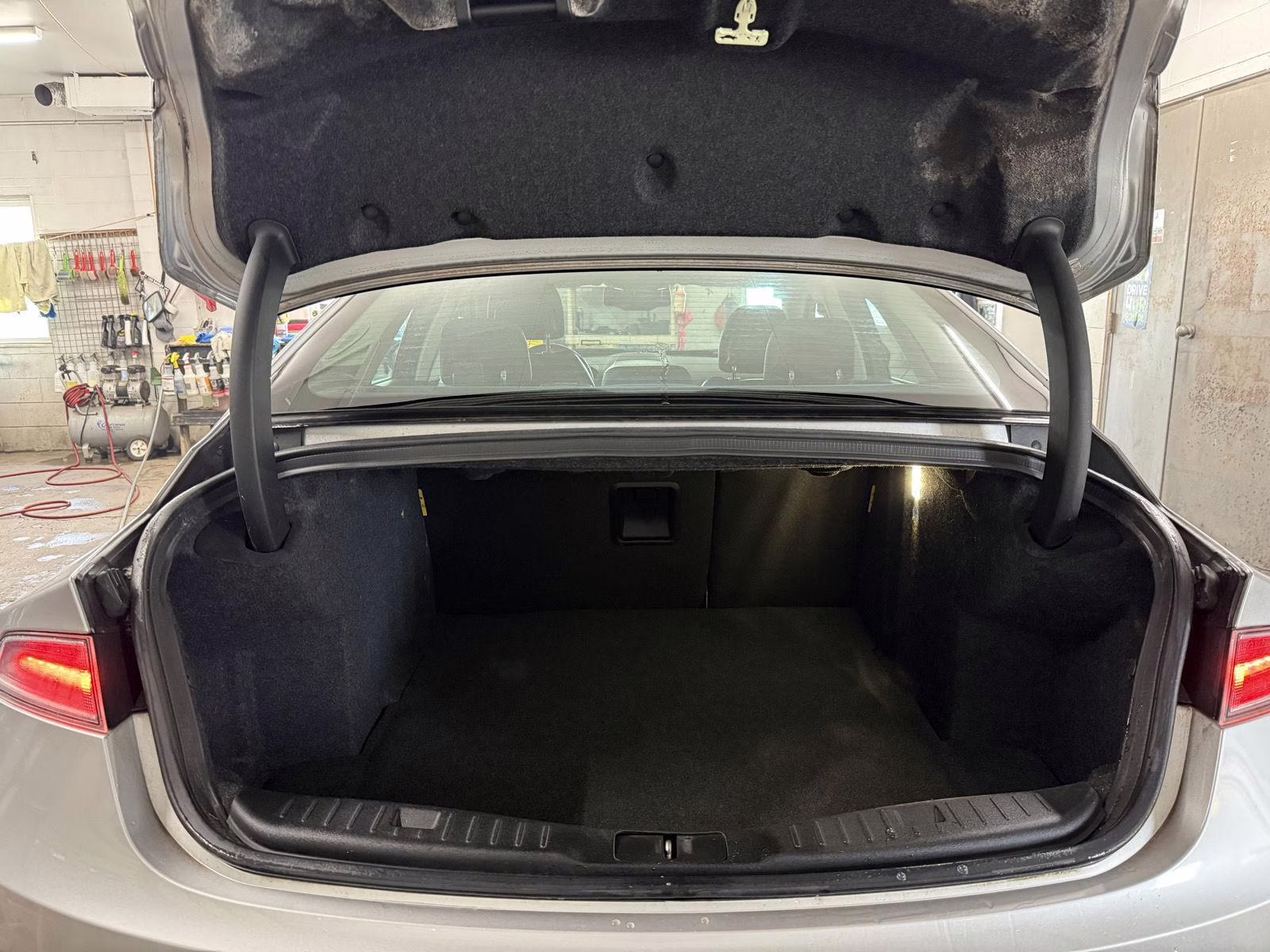 2014 Ingot Silver Metallic Lincoln MKZ Standard FWD Sedan
