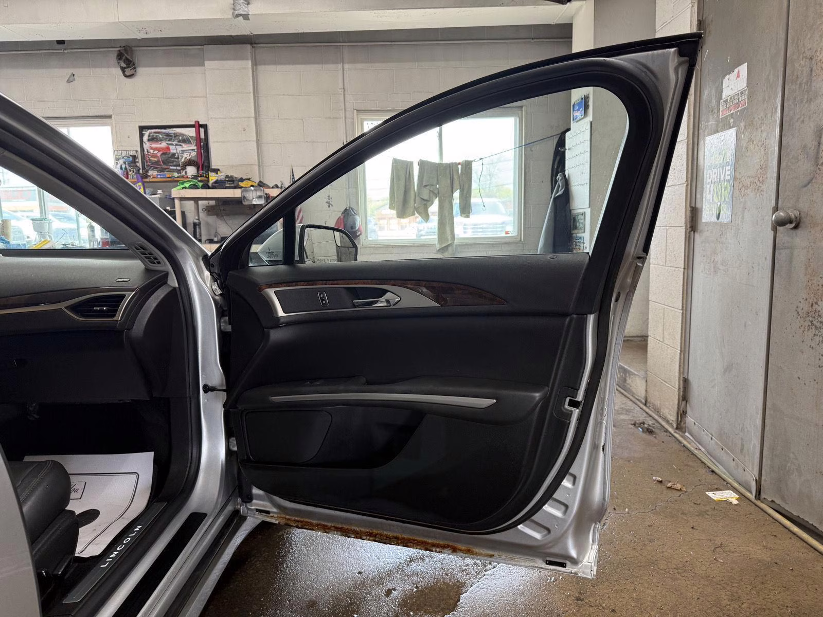 2014 Ingot Silver Metallic Lincoln MKZ Standard FWD Sedan