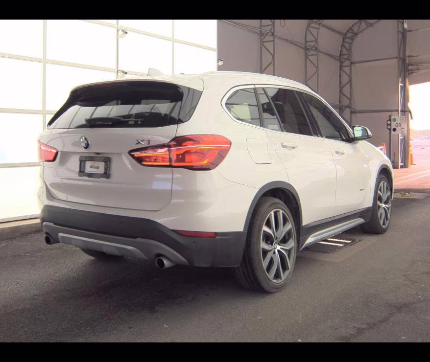 2017 Mineral White Metallic BMW X1 sDrive28i FWD Sports Activity Vehicle