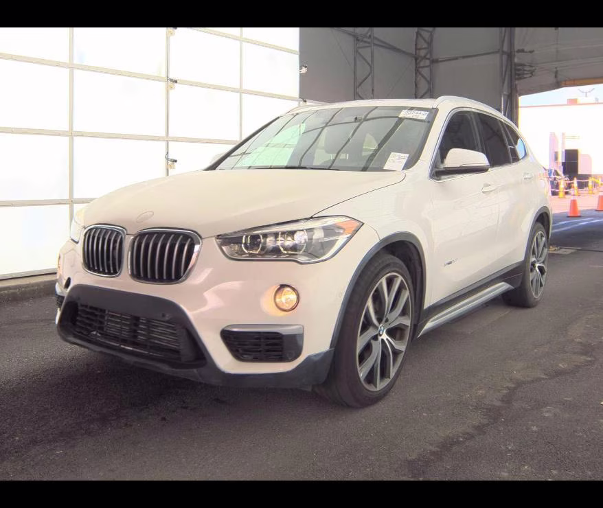 2017 Mineral White Metallic BMW X1 sDrive28i FWD Sports Activity Vehicle