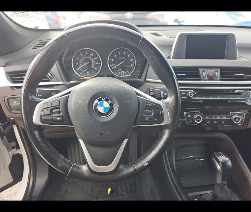 2017 Mineral White Metallic BMW X1 sDrive28i FWD Sports Activity Vehicle