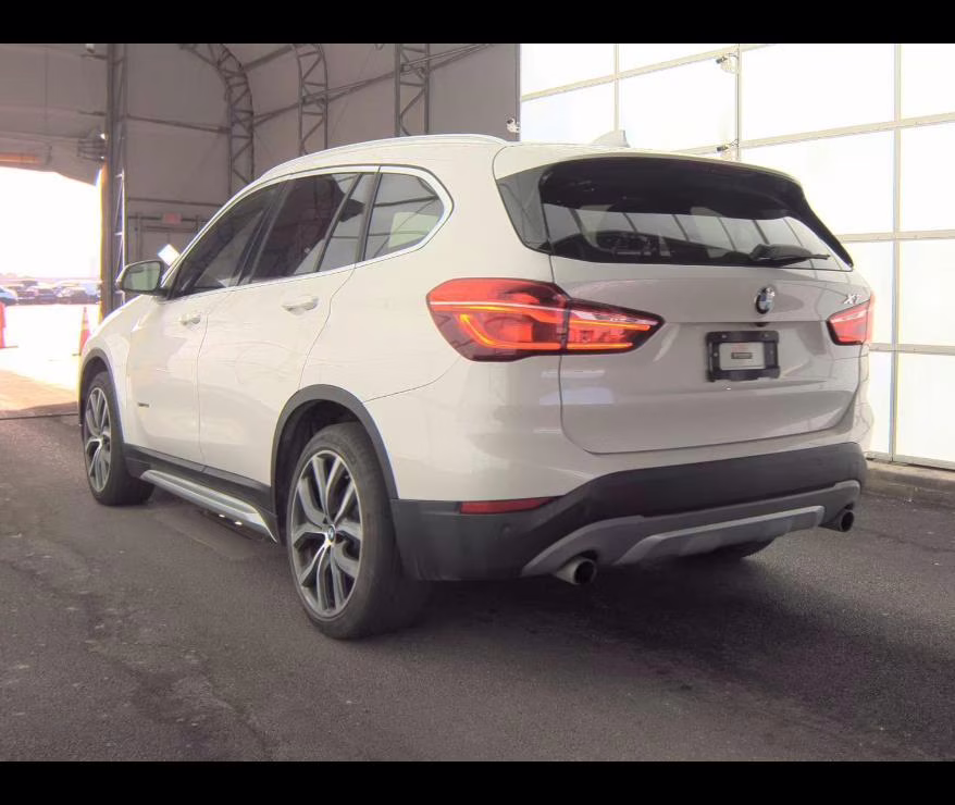 2017 Mineral White Metallic BMW X1 sDrive28i FWD Sports Activity Vehicle