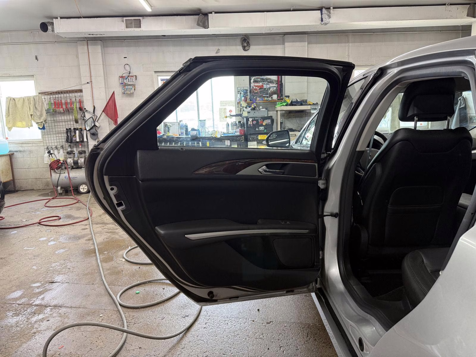 2014 Ingot Silver Metallic Lincoln MKZ Standard FWD Sedan