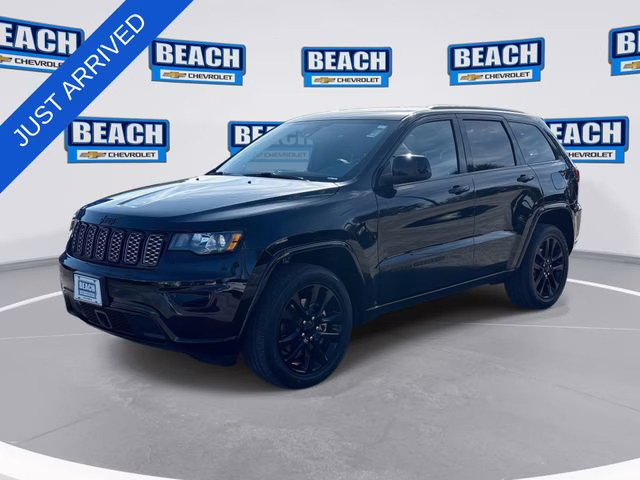 2021 Diamond Black Crystal Pearlcoat Jeep Grand Cherokee Laredo X 4X4 SUV