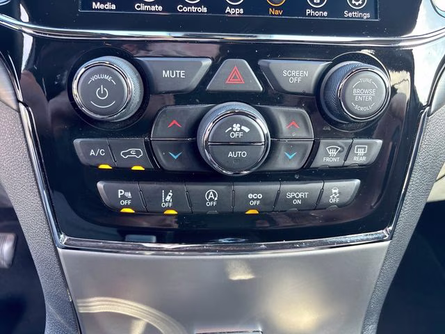 2021 Diamond Black Crystal Pearlcoat Jeep Grand Cherokee Laredo X 4X4 SUV