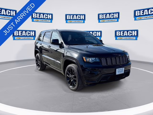 2021 Diamond Black Crystal Pearlcoat Jeep Grand Cherokee Laredo X 4X4 SUV