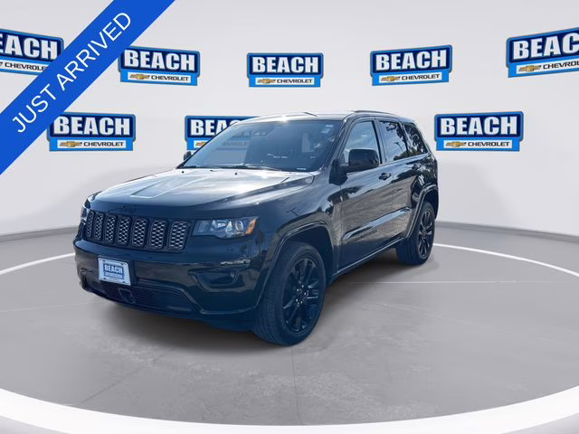 2021 Diamond Black Crystal Pearlcoat Jeep Grand Cherokee Laredo X 4X4 SUV