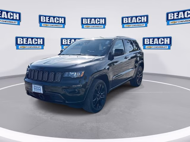 2021 Diamond Black Crystal Pearlcoat Jeep Grand Cherokee Laredo X 4X4 SUV