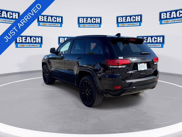 2021 Diamond Black Crystal Pearlcoat Jeep Grand Cherokee Laredo X 4X4 SUV