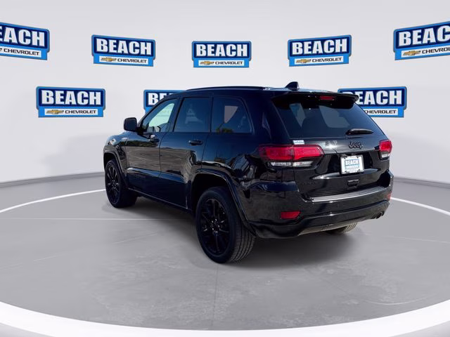 2021 Diamond Black Crystal Pearlcoat Jeep Grand Cherokee Laredo X 4X4 SUV