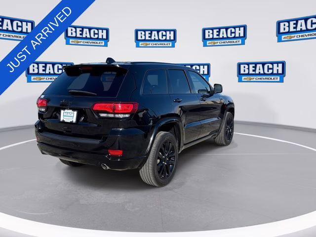 2021 Diamond Black Crystal Pearlcoat Jeep Grand Cherokee Laredo X 4X4 SUV